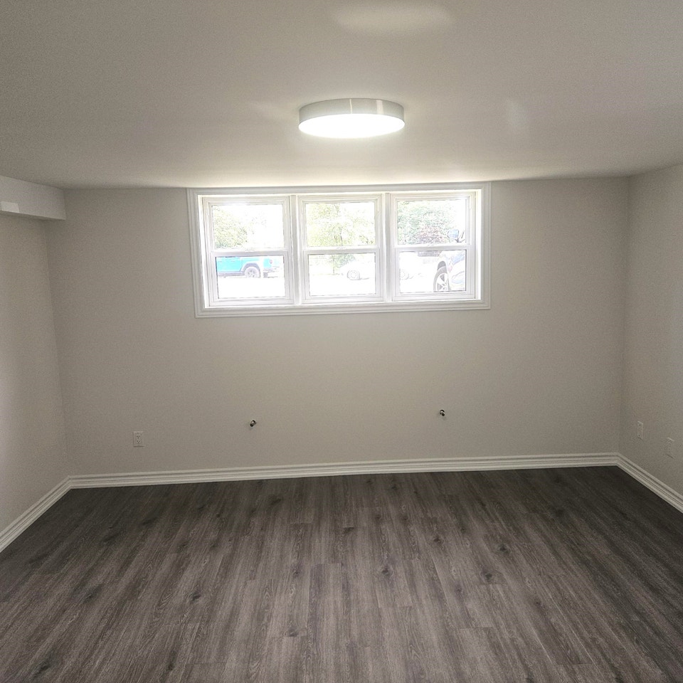 Beautiful 1 Bedroom - PRIME North Oshawa 2