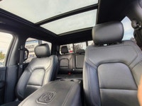 WOW! SPORT CREW CAB! EXTRA CLEAN INSIDE AND OUT! CLEAN CARFAX, NO ACCIDENTS, 5.7L HEMI V8, 4X4, LEAT... (image 4)