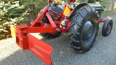 Ford Jubilee - NAA Tractor, Runs & starts really nice. 12 Volt conversion, 4 Speed transmission with...