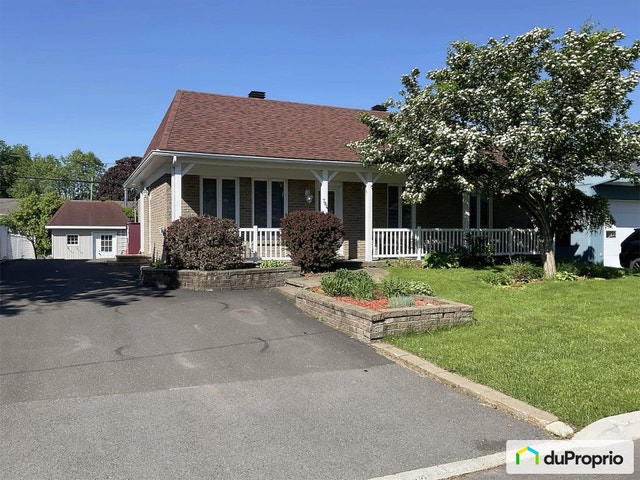 $389,700 - Bungalow for sale in Pintendre — photo 1