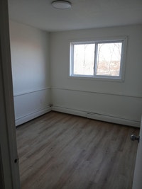 3 Fernhill Road Conveniently located on Fernhill Drive, just off Windmill Road in Dartmouth, these a... (image 6)