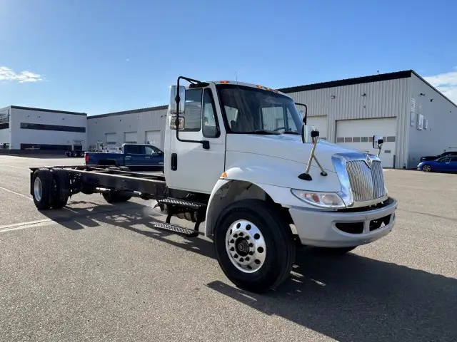 2018 International 4300 Chassis in Heavy Trucks in Regina - Image 8
