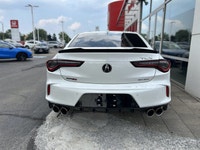 Leather interior, all wheel drive, no accidents, only 1 previous owner, backup camera, tinted window... (image 4)