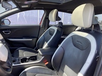 CLEAN CARFAX ONE OWNER, Heated Front Seats, 360 Camera, SUNROOF, Navigation, Front and Rear Parking... (image 7)