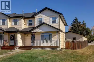 Welcome to this stunning 3-bedroom, 2.5-bath home perfectly situated on a peaceful cul-de-sac — the...