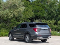 Ventilated / Heated Seats - Heated Steering Wheel - Power Liftgate - 4x4 drivetrain for superior tra... (image 7)