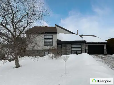 Magnifique propriété offrant 4 chambres et 2 salles de bain, située dans un secteur paisible de St-R...