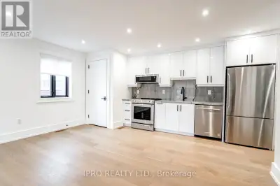 1 - 344 DONLANDS AVENUE Toronto (East York), Ontario