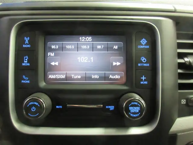 RAM 1500 CLASSIC 2023 V6 3.6L 4X4 CREW-CAB BOITE 5'7 in Cars & Trucks in Lévis - Image 26