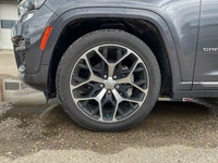 This Jeep Grand Cherokee delivers a Regular Unleaded V-6 3.6 L/220 engine powering this Automatic tr... (image 9)