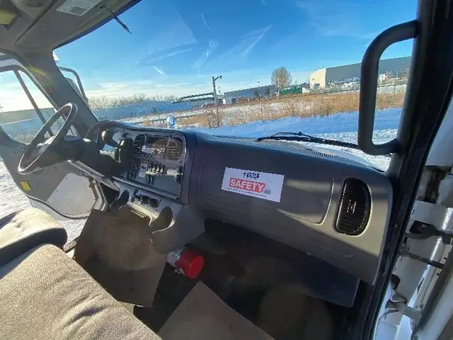 2019 Freightliner M2 FLATBED in Heavy Trucks in Saskatoon - Image 22