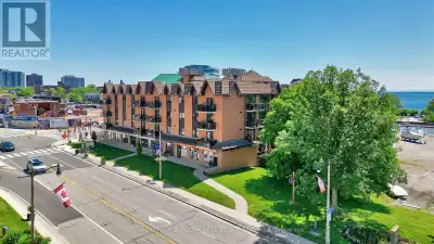 Gorgeous 1 bed 1 bath fully renovated unit with chic finishes in Bronte's boutique Pier 12 condo in...