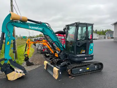 Sunward 3.5 Ton Mini Excavator 3.5 Ton 8500lbs Zero Tail Swing Factory Cab with Heat and A/C Rubber...