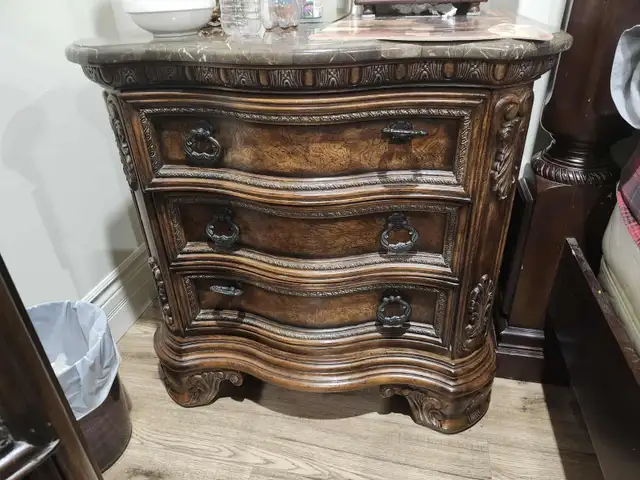 Set de chambre en bois massif in Beds & Mattresses in Drummondville - Image 6