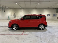 // ACCIDENT FREE!! // Meet the 2020 Kia Soul EX, a smart choice for drivers who want easy city parki... (image 9)