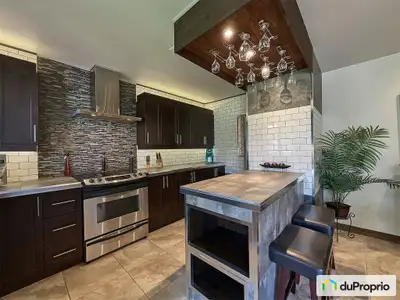 ***PROMESSE D'ACHAT ACCEPTÉE,EN ATTENTE DE RÉALISATIONS DES CONDITIONS.***Magnifique maison split ré...