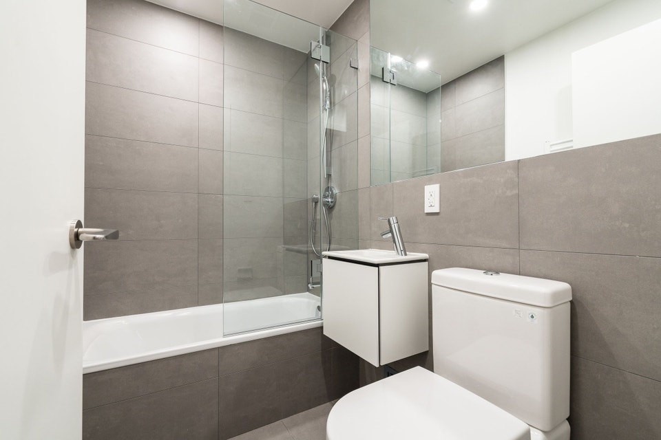 renovated two bedroom - ID 4738 2