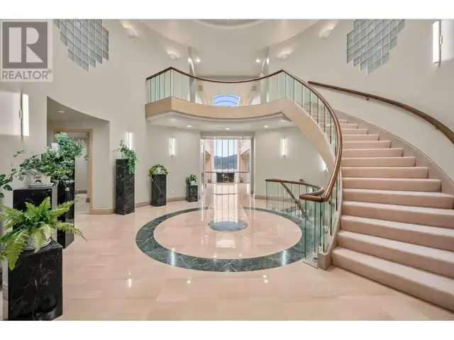 828 BEACHVIEW DRIVE North Vancouver, British Columbia62854408625923121
