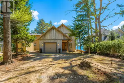 Welcome to an extraordinary custom-built waterfront residence on the shores of Georgian Bay, where e...