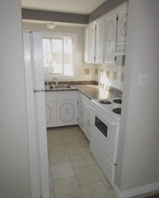 Spacious 3 Bedroom Townhouse - 348 Cameron Street in Long Term Rentals in Sarnia - Image 4
