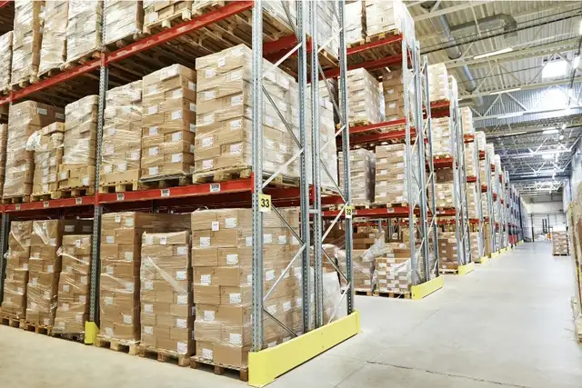 WAREHOUSE SPACE WITH OVERNIGHT PARKING in Commercial & Office Space for Rent in Mississauga / Peel Region - Image 11