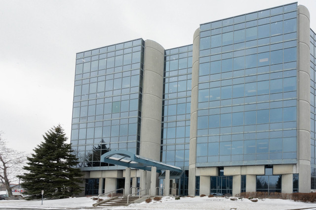 Professional office space in Ville St-Laurent dans Espaces commerciaux et bureaux à louer  à Lac-Saint-Jean - Image 2