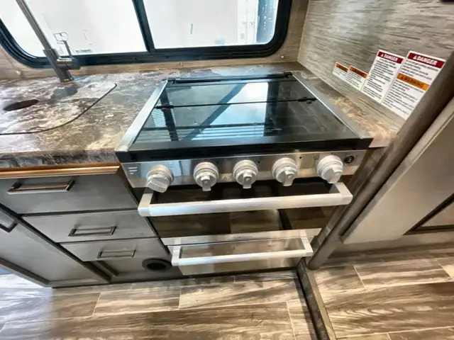 2023 Thor Motor Coach Four Winds 24F in RVs & Motorhomes in Kamloops - Image 27