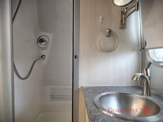 2022 Airstream Flying Cloud 23FB in Travel Trailers & Campers in Calgary - Image 29