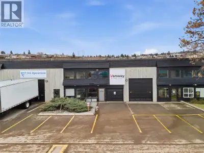 Well-positioned 1,711 SF industrial unit available for sublease in the highly desirable Laval Indust...