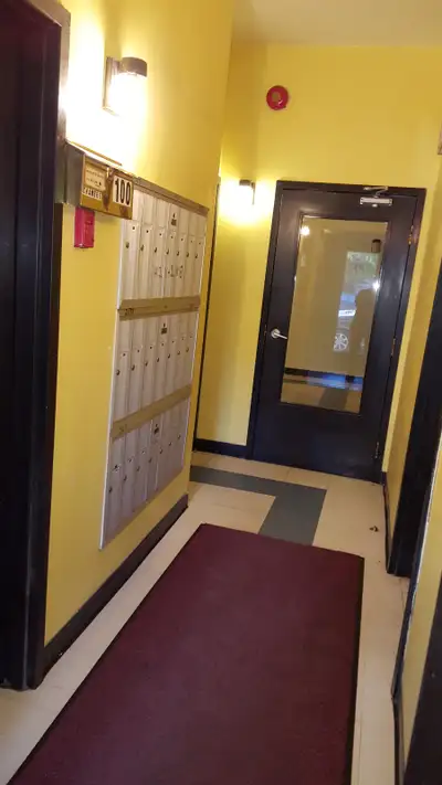 == Chambre Libre immédiatement dans une maison des chambres == == Au 291 boul. Saint-joseph ouest a...