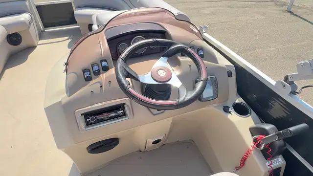 2010 Bennington 2275 GSI used pontoon boat in Powerboats & Motorboats in Prince Albert - Image 11