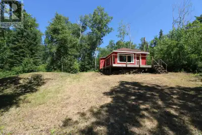 This snug and cozy log-sided cabin is steeped in history; previously enjoyed at the Red Indian Lodge...