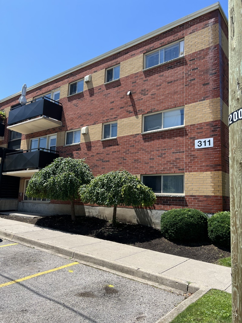 2 BED 1 BATH BASEMENT APT AT 298 FAIRVIEW AVE 1470/MTH Sept 1 Long