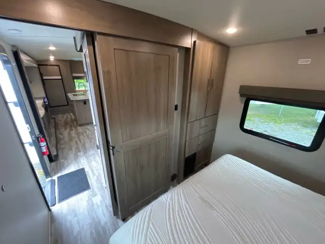 2022 Grand Design Imagine in Travel Trailers & Campers in Terrace - Image 16