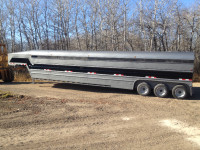 like new   40 ft blue hills stock trailer