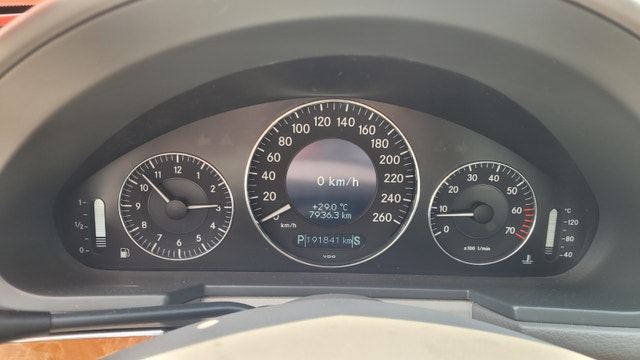 Mercedes Benz E320. 2004 — photo 5