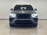 Découvrez le parfait équilibre entre luxe, performance et prestige avec ce magnifique Bentley Bentay... (image 2)