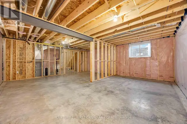 9 POSTMA CRESCENT North Middlesex (Ailsa Craig), Ontario in Houses for Sale in Grand Bend - Image 29