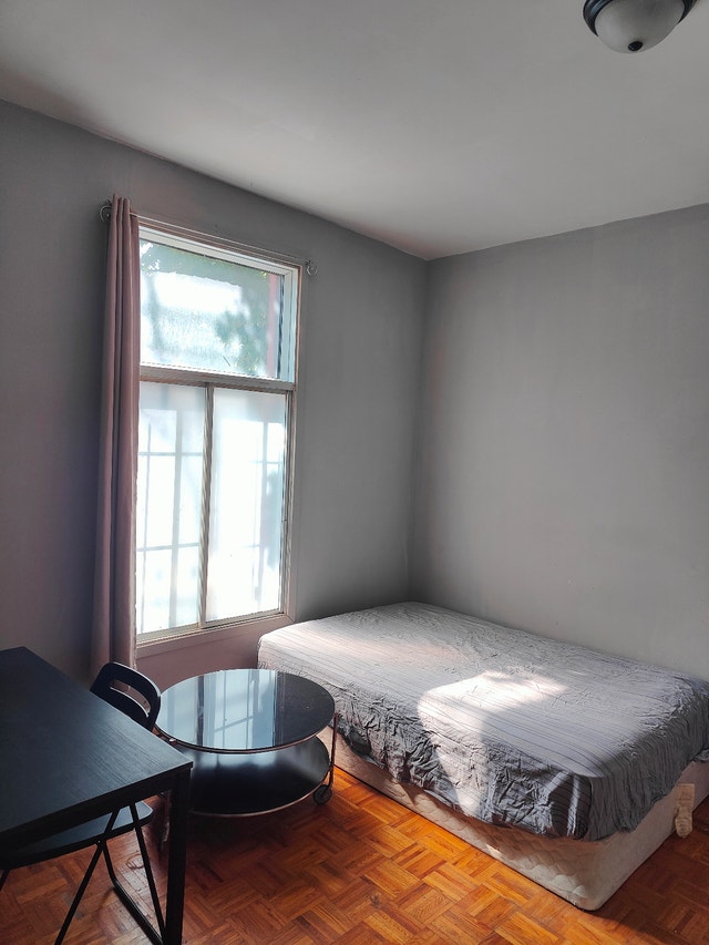 private room with private bathroom metro frontenac all include — photo 3