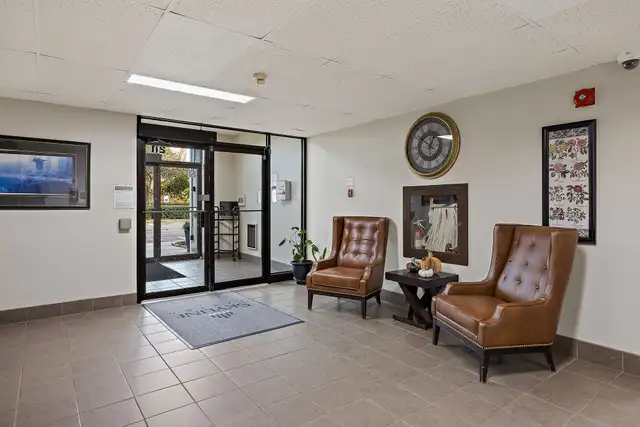 Peterborough 1 Bedroom Deluxe, 1 Bathroom Apartment for Rent: in Long Term Rentals in Peterborough - Image 5