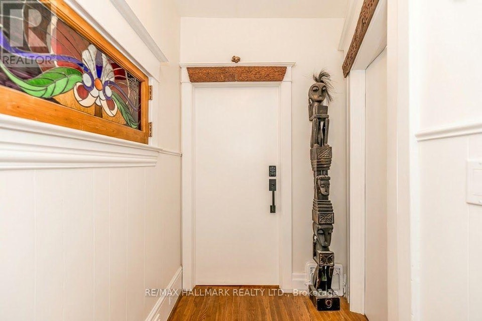 UPPER - 91 IVY AVENUE Toronto (South Riverdale), Ontario 3