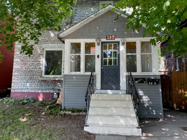 Spacious 3-bedroom House Near Sault College and Algoma Universit