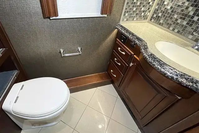 2014 MONACO DYNASTY 44PDQ in RVs & Motorhomes in Red Deer - Image 32