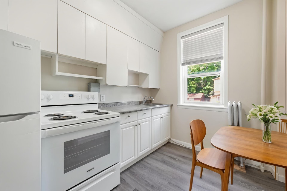 480 LANGSIDE - 1 BR - Available NOW! 4