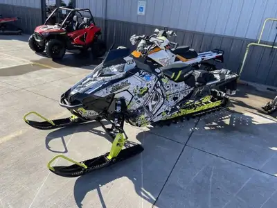 APPLY NOW: https://www.ridecollective.ca/get-pre-approved 2017 POLARIS 800 PRO RMK 174 LE Powered by...