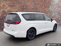 Only 25 Miles! This Chrysler Pacifica Hybrid has a trusty Gas/Electric V-6 3.6 L/220 engine powering... (image 4)