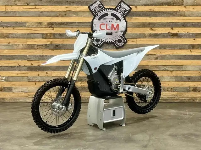 2025 STARK FUTURE VARG 1.2 MX-MOTOCROSS + NEUF 0 HR + GARANTIE 2 in Dirt Bikes & Motocross in Laval / North Shore - Image 4
