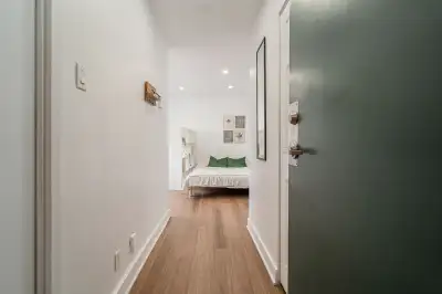 A newly renovated building featuring panoramic views. Just steps away from McGill University, McGill...