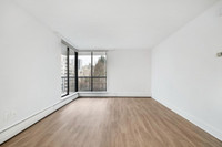 Governor's Square at 945 Jervis Street boasts spacious, modern bachelor, 1 & 2 bedroom suites includ... (image 1)