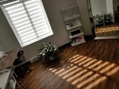 Private Room for Rent in Beauty Salon – Available August 1st